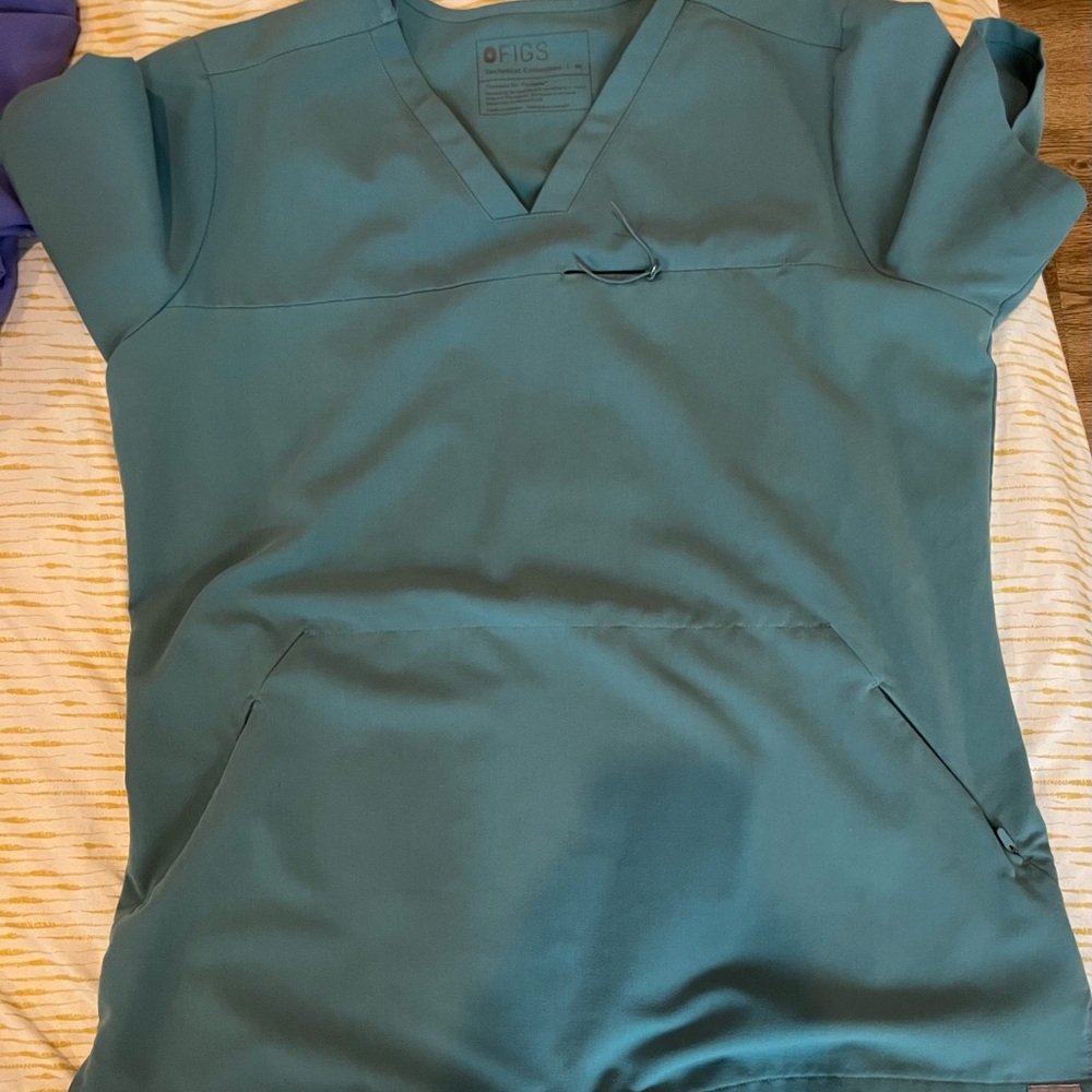 Figs Women's Teal V-Neck Scrub Top